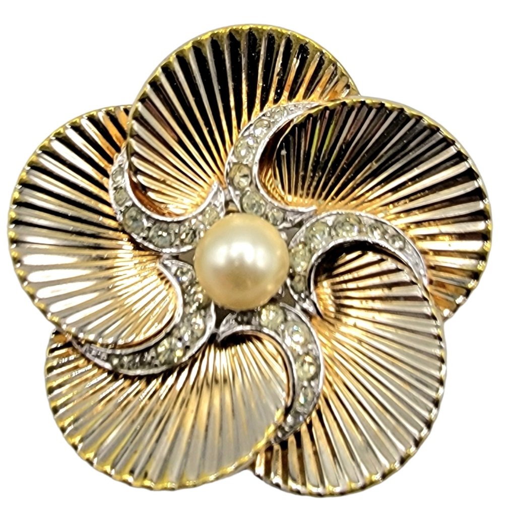 Boucher Gold Tone Clear Rhinestone Round Accordion Crimp Brooch Signed Numbered 113$